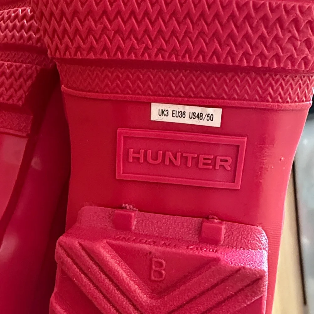NWOT! Hunter Original Gloss Tall Wellington Rain Boots Bright Pink kids sz 4